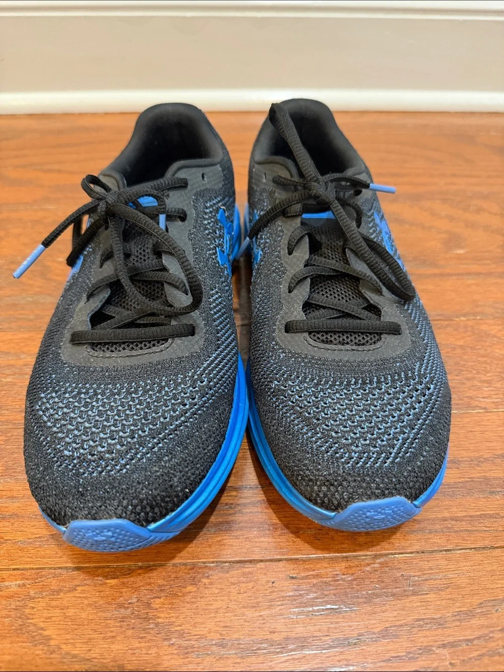 Under Armour Men’s liquify size 9